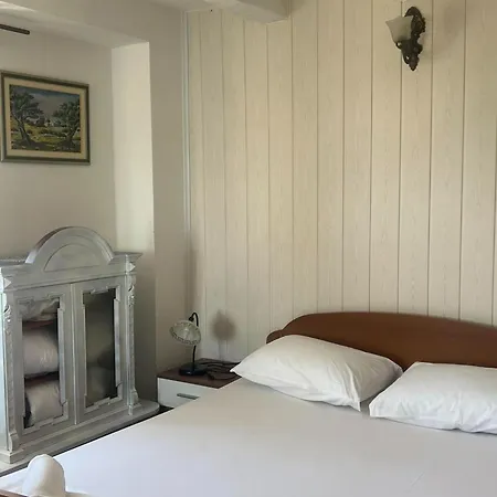Diana - Six Bedroom With Private Pool * Есенице