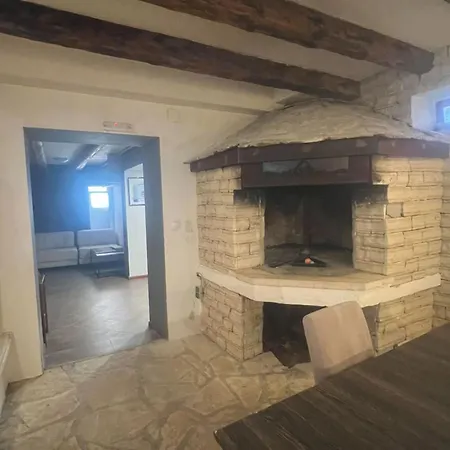 Diana - Six Bedroom With Private Pool 예세니체