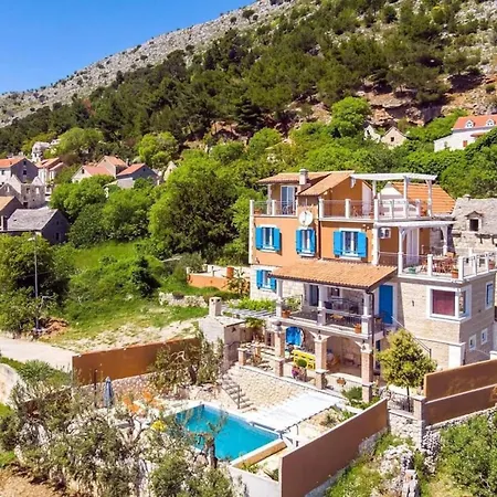 Diana - Six Bedroom With Private Pool Jesenice (Split-Dalmatia)