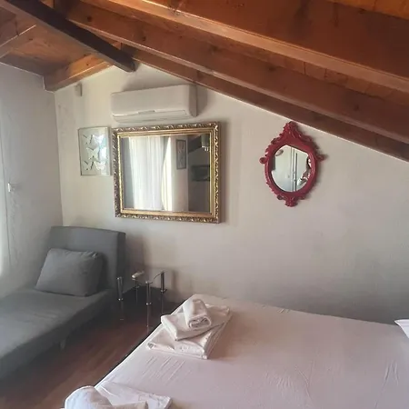 Diana - Six Bedroom With Private Pool Vila Jesenice (Split-Dalmatia)