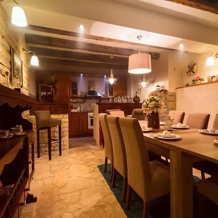Diana - Six Bedroom With Private Pool Vila