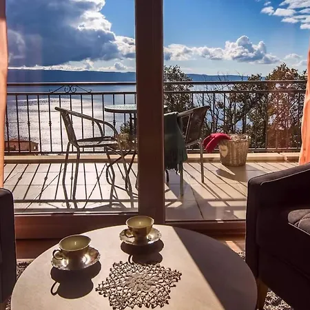 Diana - Six Bedroom With Private Pool * Jesenice (Split-Dalmatia)