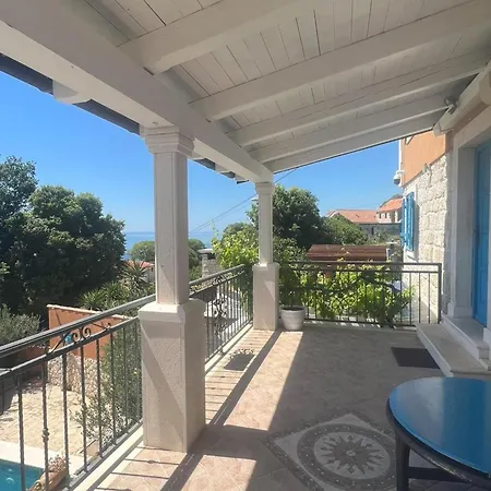 Diana - Six Bedroom With Private Pool Vila Jesenice (Split-Dalmatia)